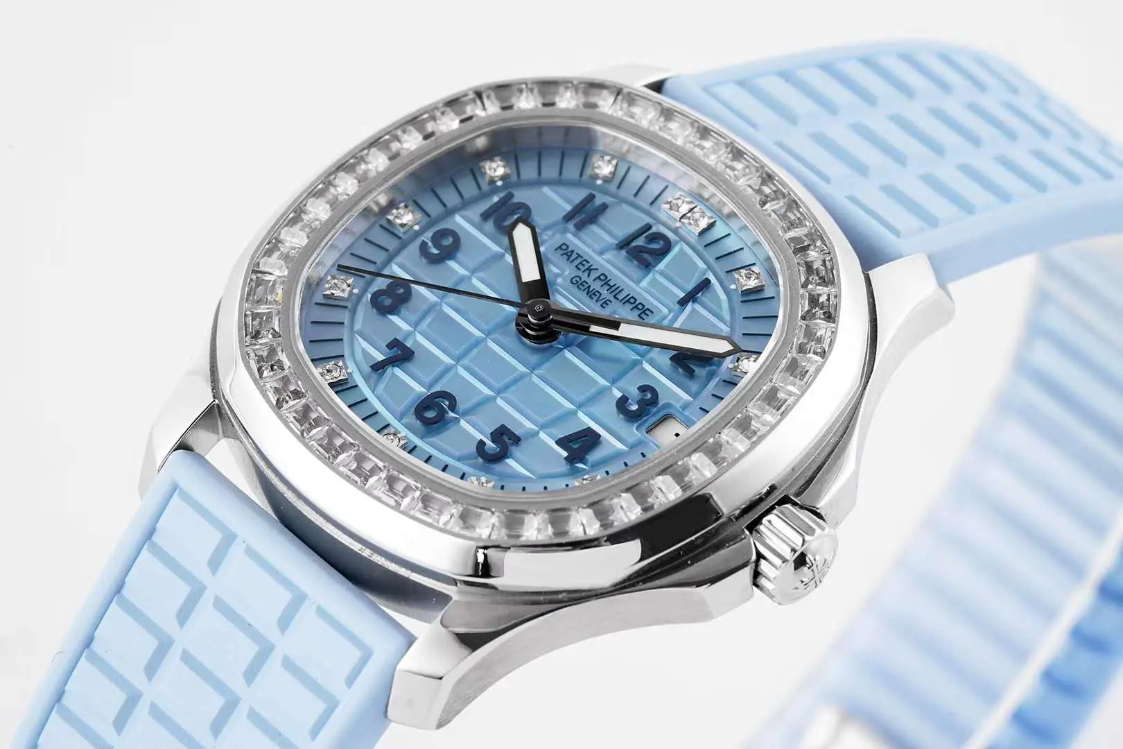 Aquanaut Luce 5072G-001 Blue MOP Dial in Grey Gold - Image 3