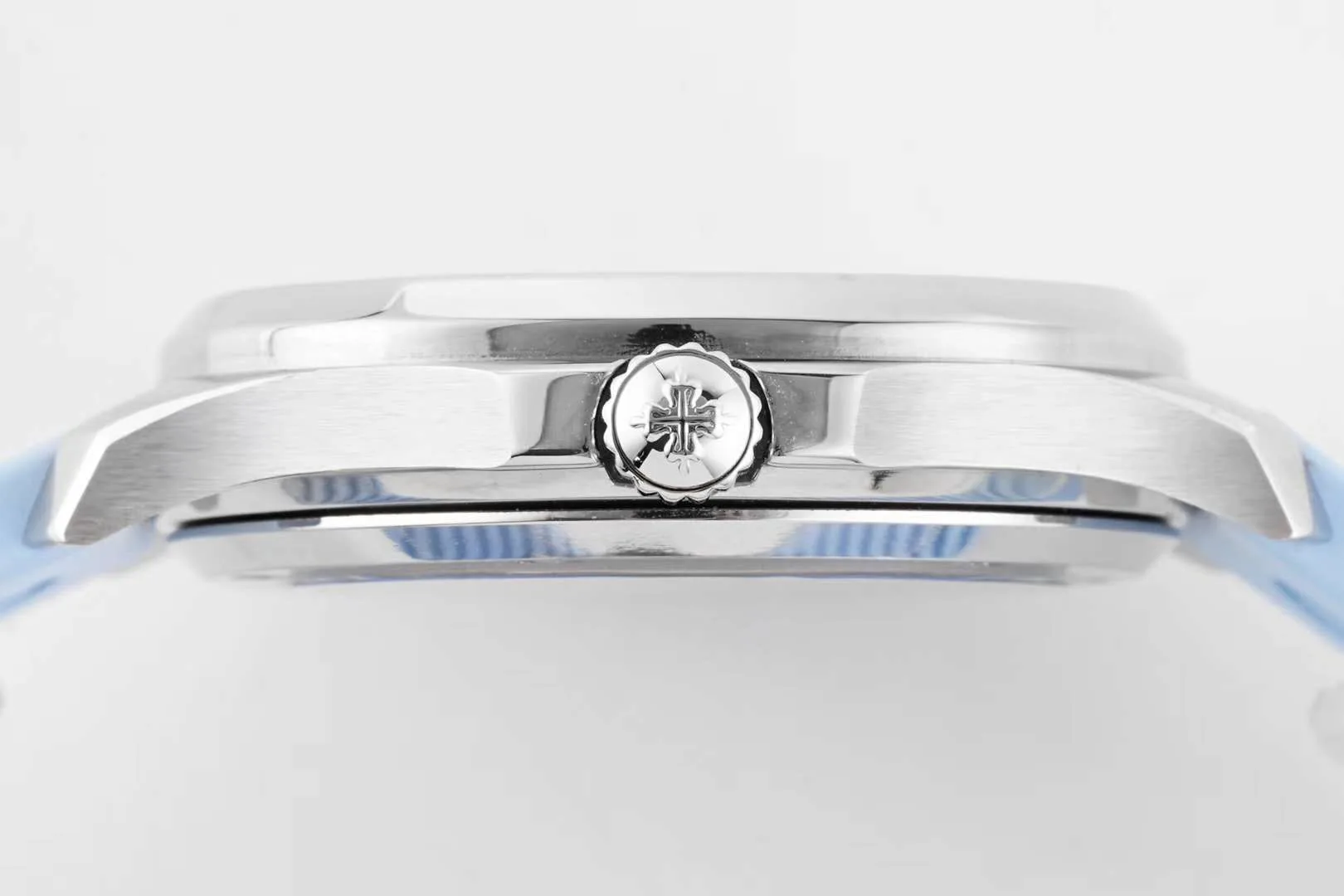 Aquanaut Luce 5072G-001 Blue MOP Dial in Grey Gold - Image 8