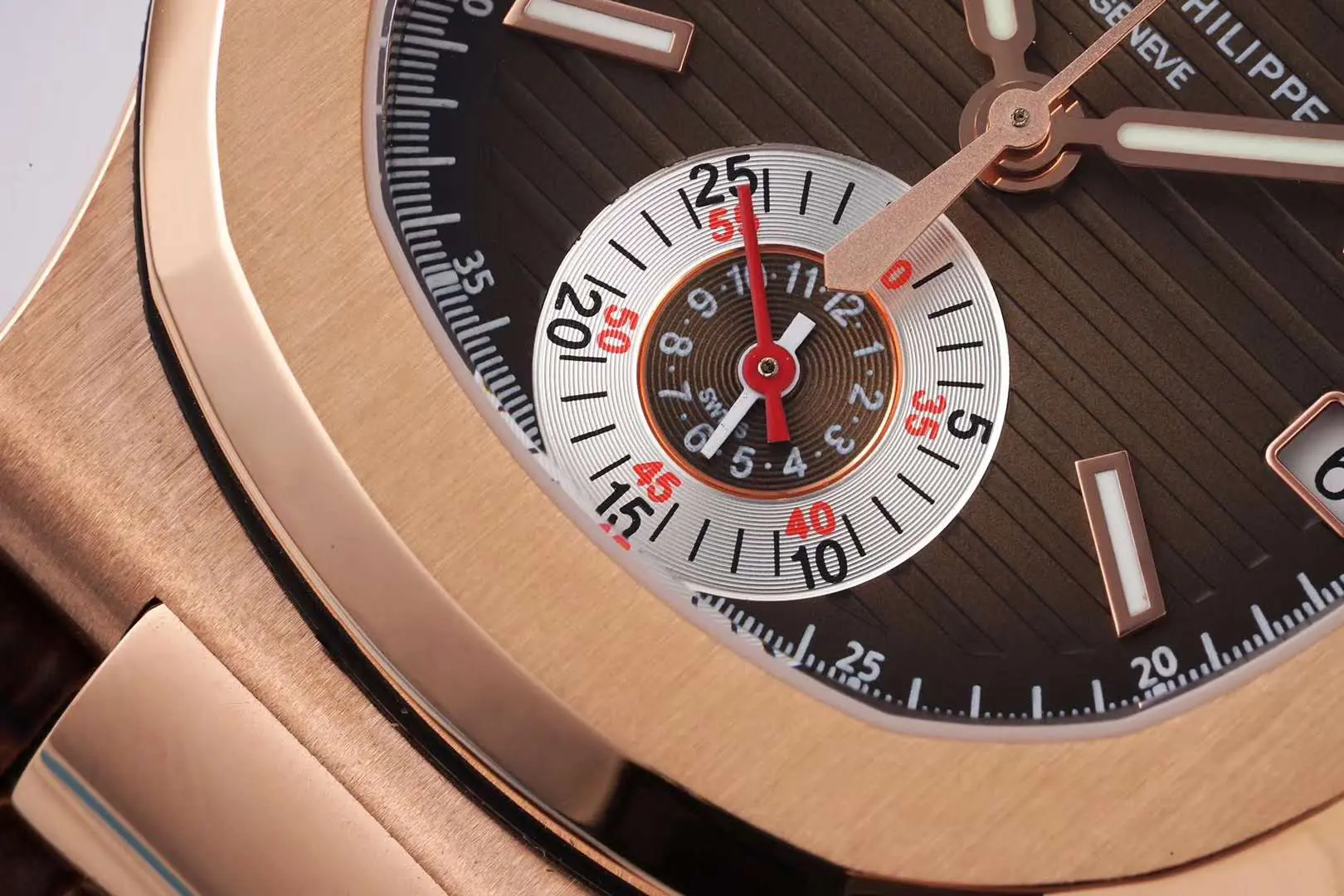 Nautilus Chronograph 5980/R-001 en or rose sur bracelet en cuir marron – Image 5