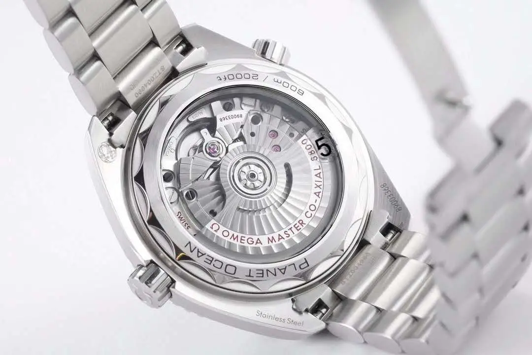 Planet Ocean 600M Omega Co-Axial Master Chronometer 43.5mm quadrante nero Ref 215.30.44.21.01.001 - immagine 3