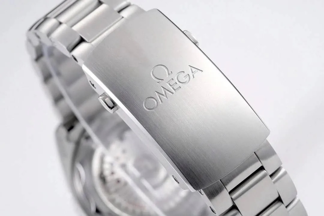 Planet Ocean 600M Omega Co-Axial Master Chronometer 43.5mm quadrante nero Ref 215.30.44.21.01.001 - immagine 4