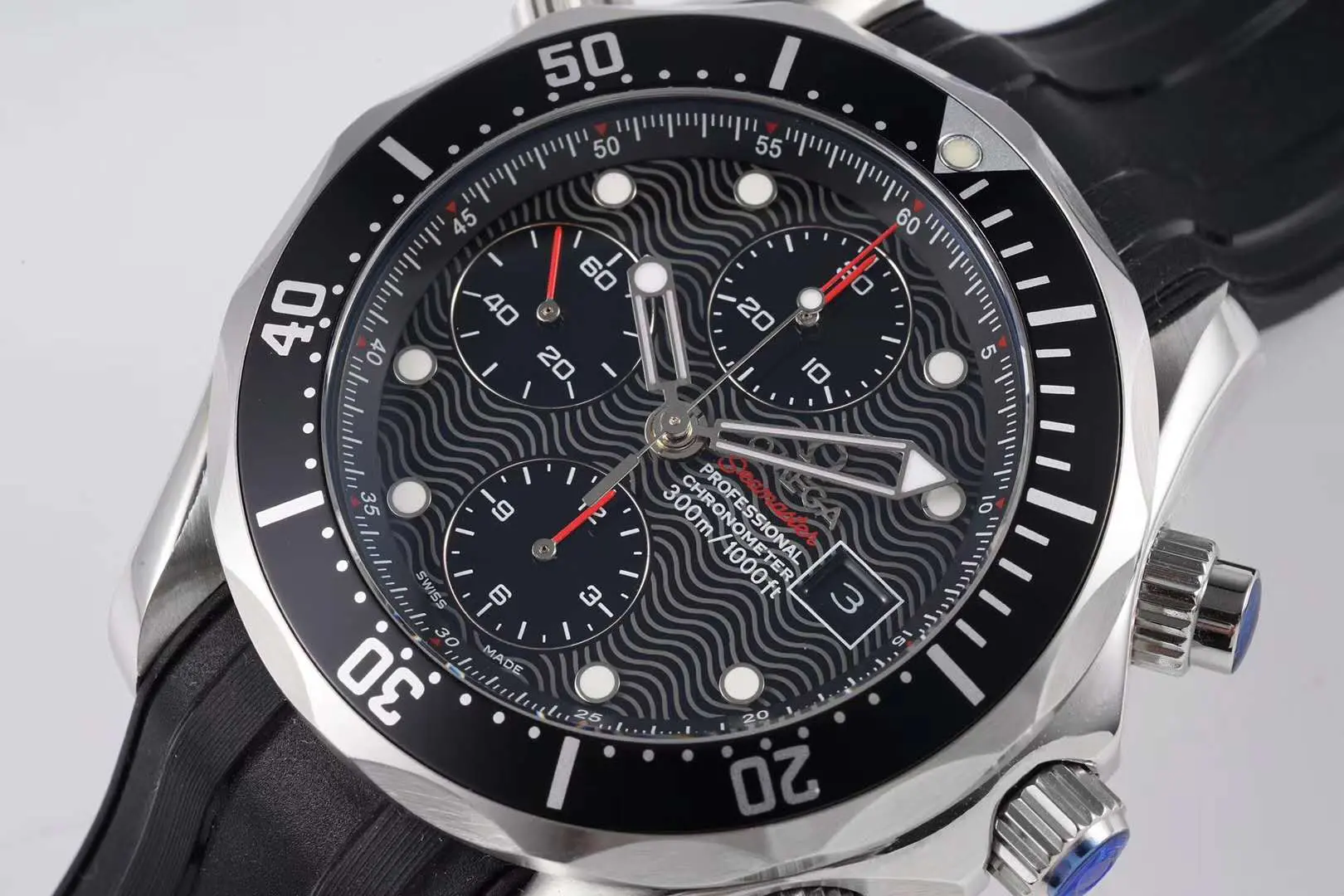 Seamaster Diver 300m cronografo quadrante nero su cinturino in gomma - immagine 2
