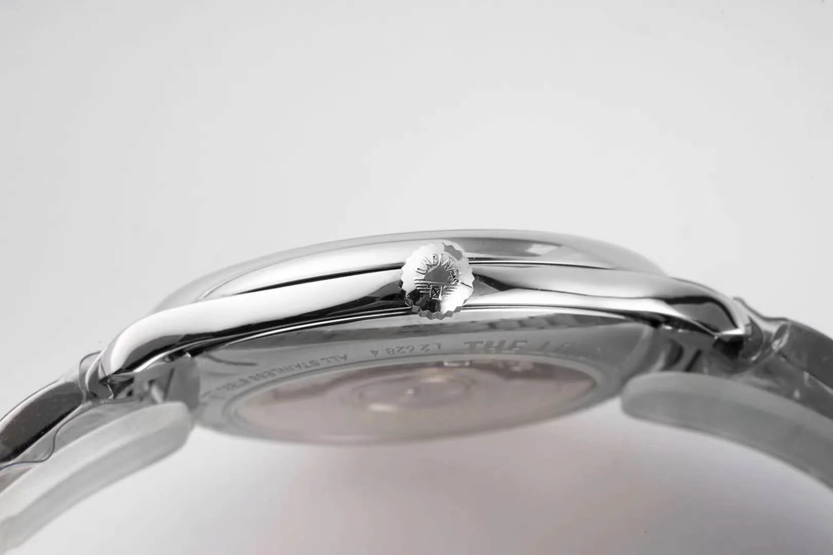 Master Collection White Dial on Bracelet - Image 9
