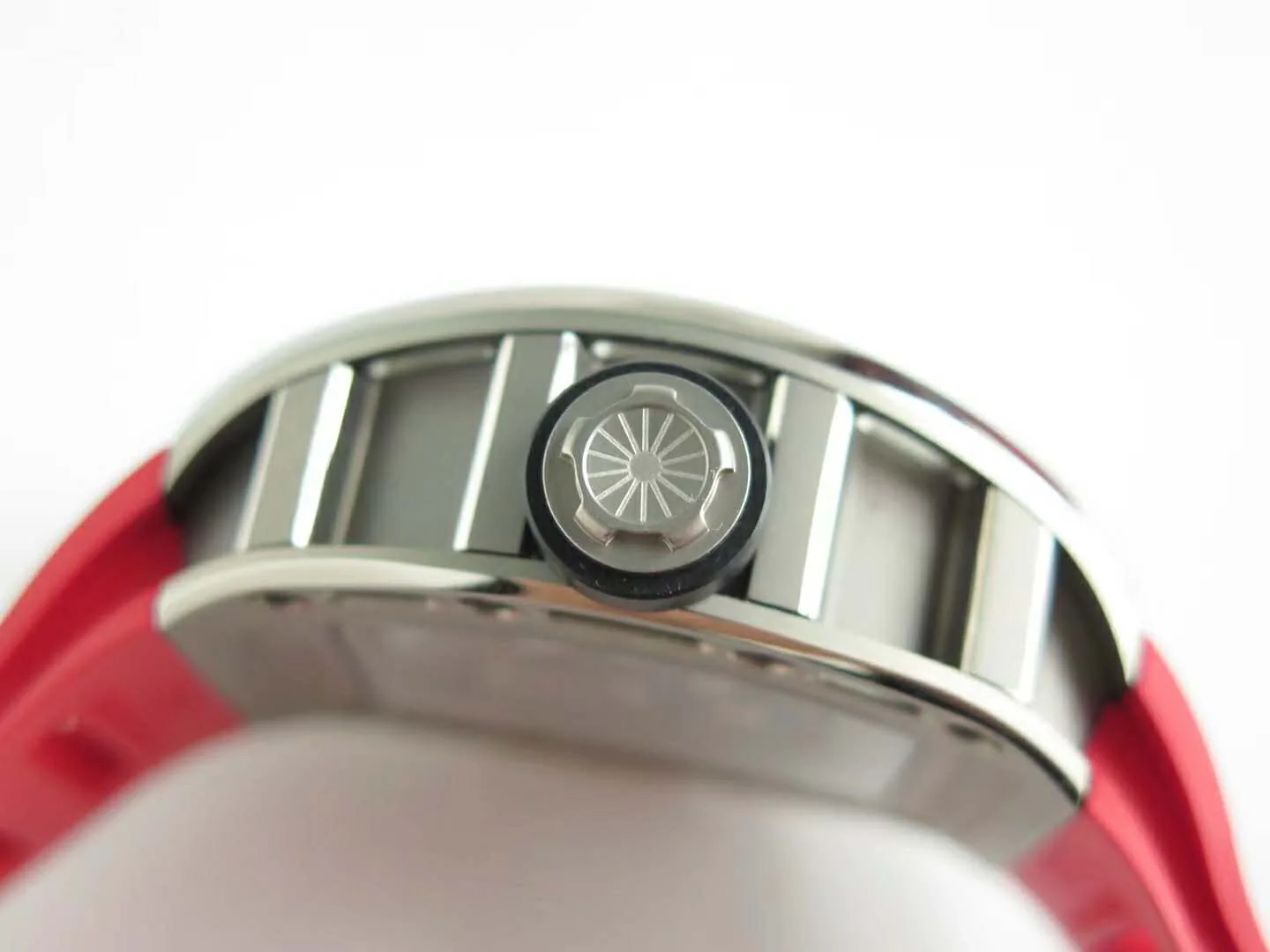 RM 052-01 Tourbillon Skull in titanio su cinturino in gomma rosso - immagine 6