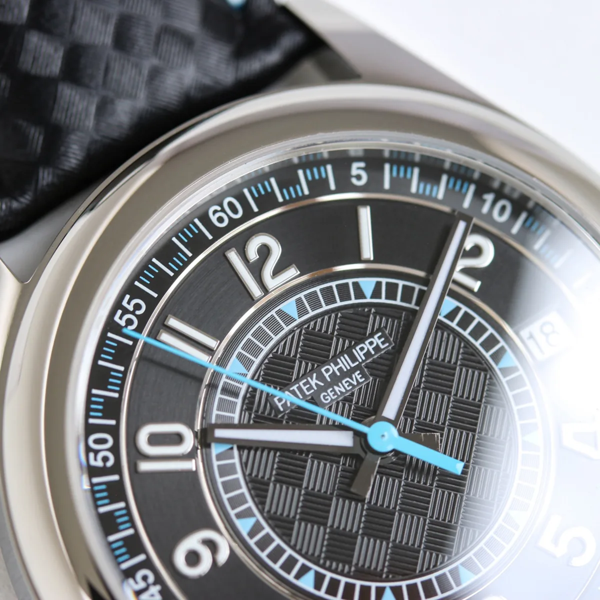 Calatrava 6007G-001 himmelblau-schwarzes Zifferblatt in Weißgold – Bild 4
