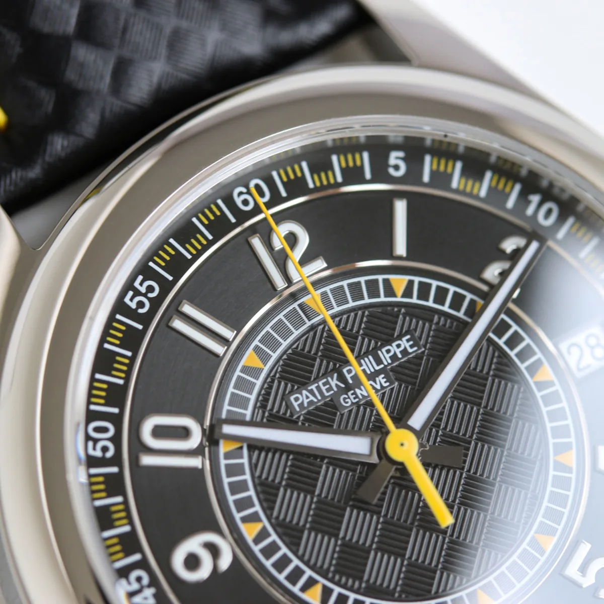 Calatrava 6007G-001 quadrante nero giallo in oro bianco - immagine 4
