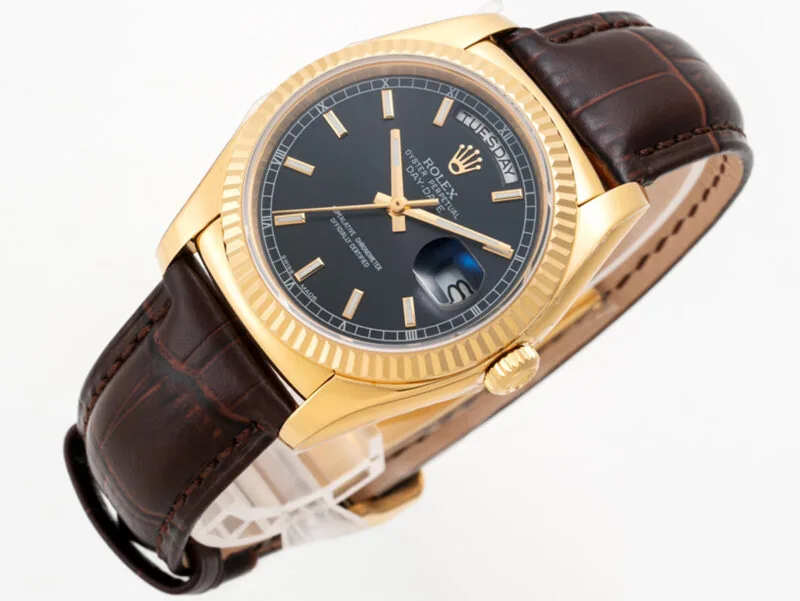 Day-Date 40 cadran noir en or jaune sur bracelet en cuir – Image 2