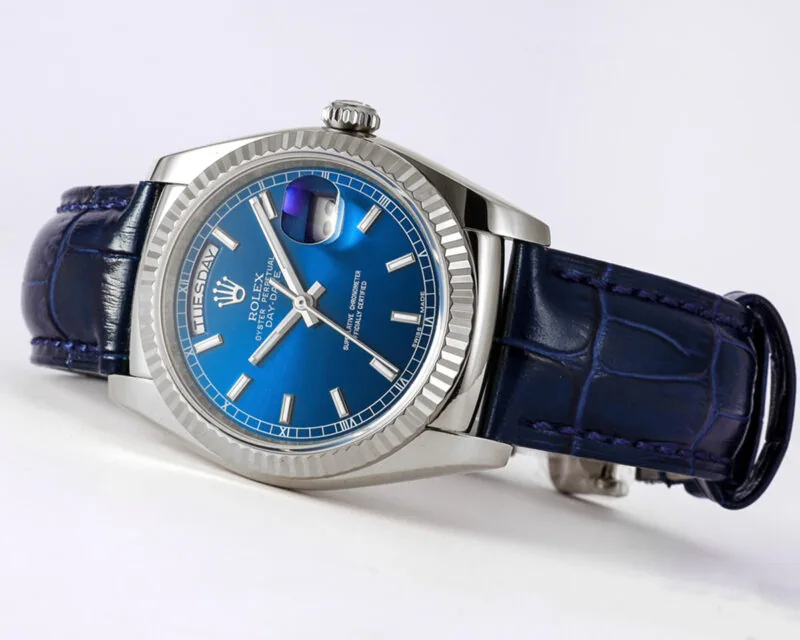 Day-Date 40 esfera azul en oro blanco con correa de piel - Imagen 2