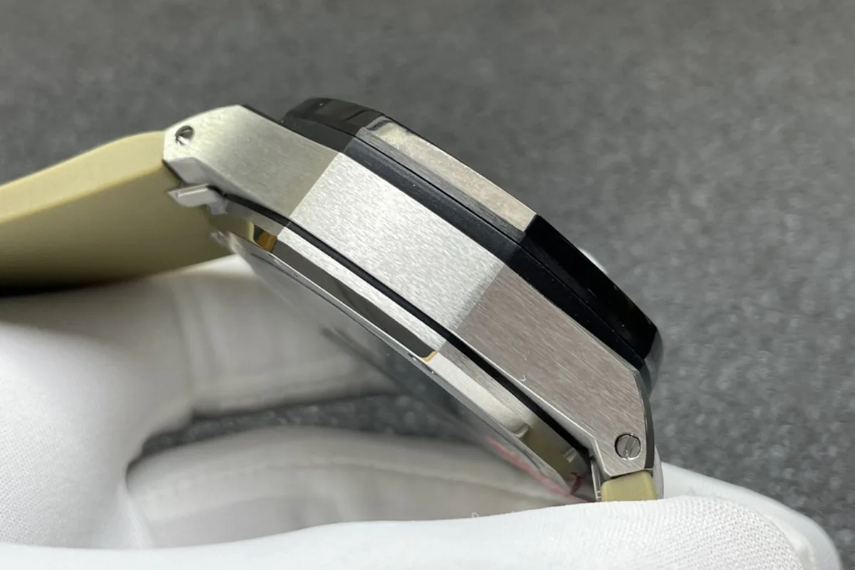 Royal Oak Offshore Novelty 43mm quadrante marrone chiaro fumé Ref. 26420SO.OO.A600CA.01 - immagine 5