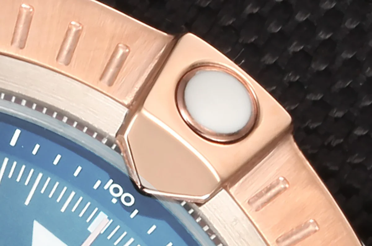 Avenger B01 Chronograph 45 Black Dial in Steel/Rose Gold