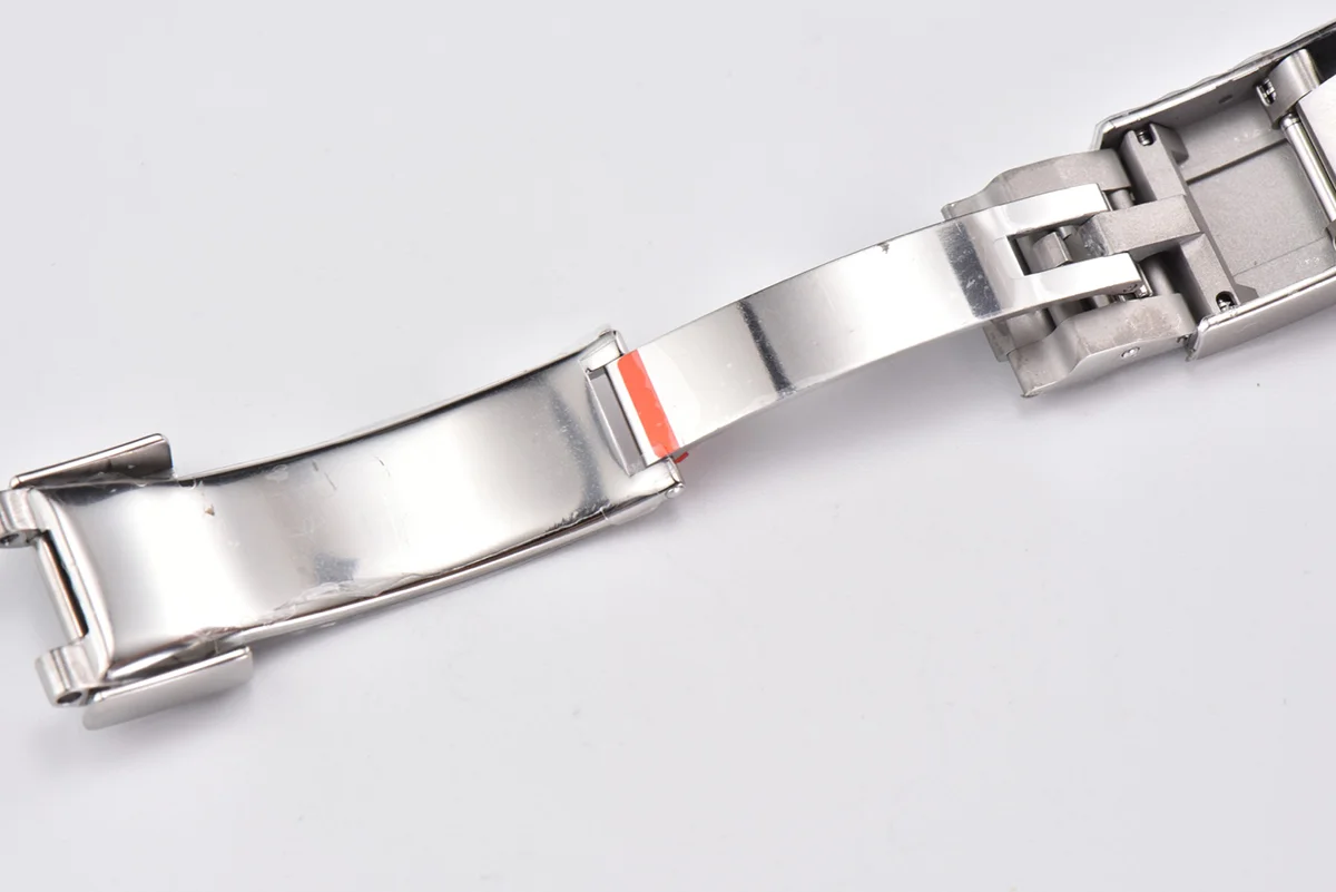 Daytona 116519LN White MOP Dial with Diamond Markers in White Gold on Rubber Strap