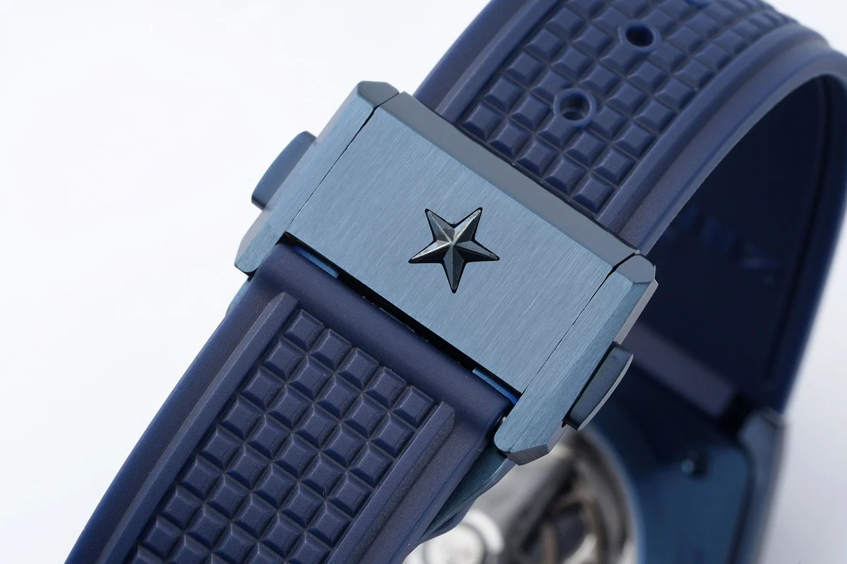 Defy Classic Blue/white in Blue PVD