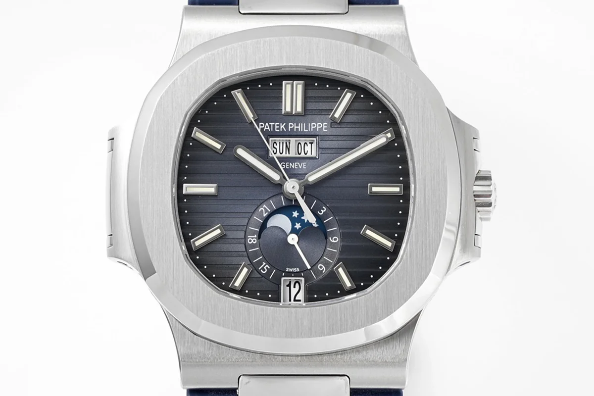 Nautilus 5726/1A-014 Blue Dial in Rubber Strap