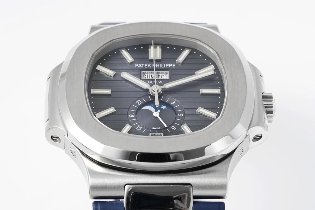 Nautilus 5726/1A-014 Blue Dial in Rubber Strap