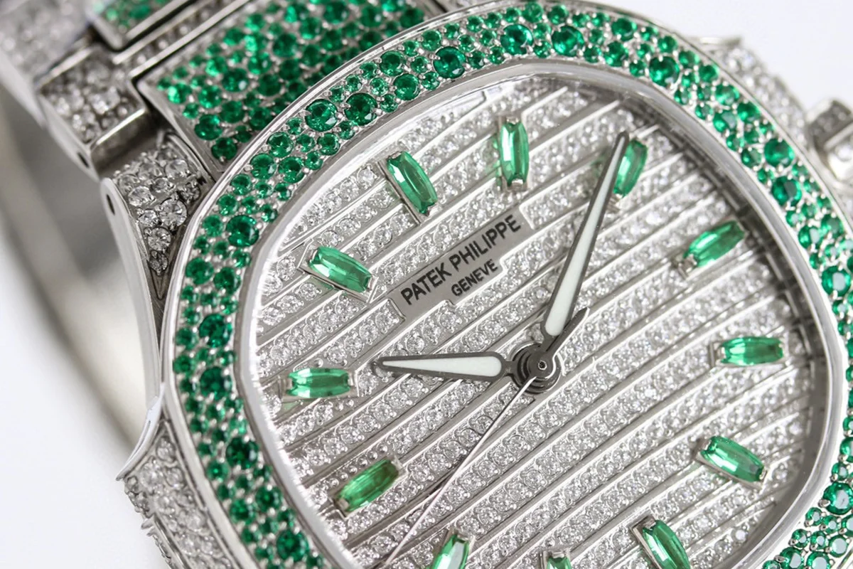 Nautilus 7118/1453G-001 Diamond Paved Dial with Green Diamond Markers in White Gold