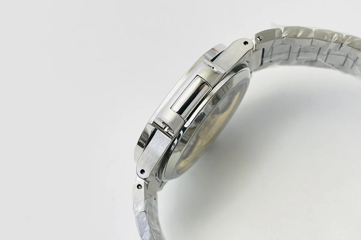 Nautilus 7118 Grey Dial with Diamond Markers