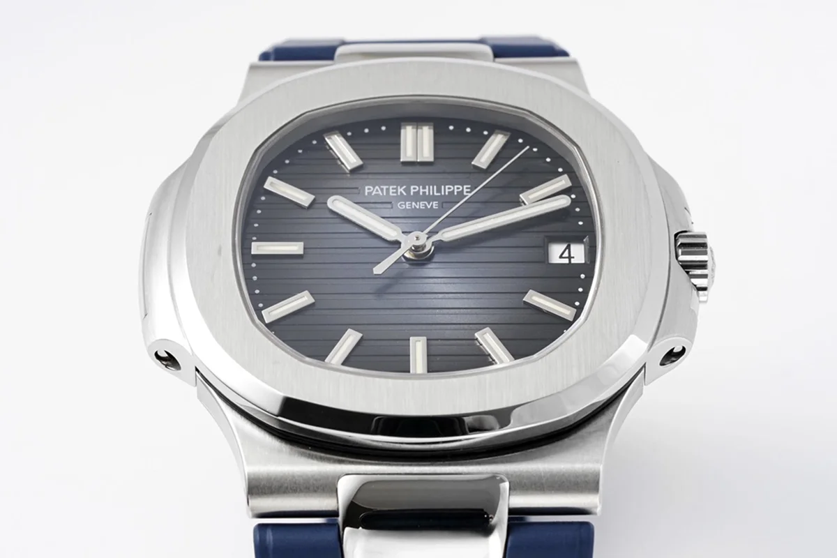 Nautilus Jumbo 5711/1A Blue Dial on Rubber Strap
