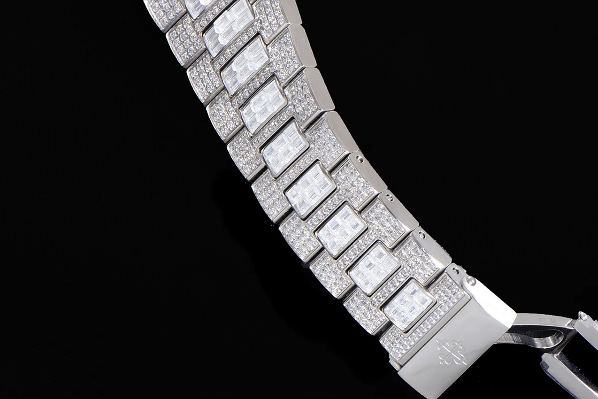Nautilus Jumbo 5711 Diamond Dial with Diamond Bezel in Paved Diamonds