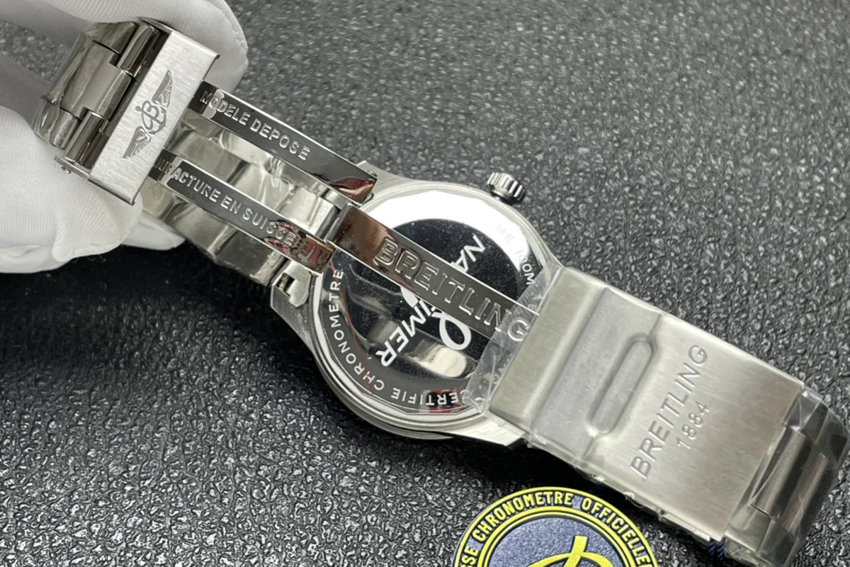 Navitimer Aviator 8 Automatic 41 Black Dial in Steel on Bracelet