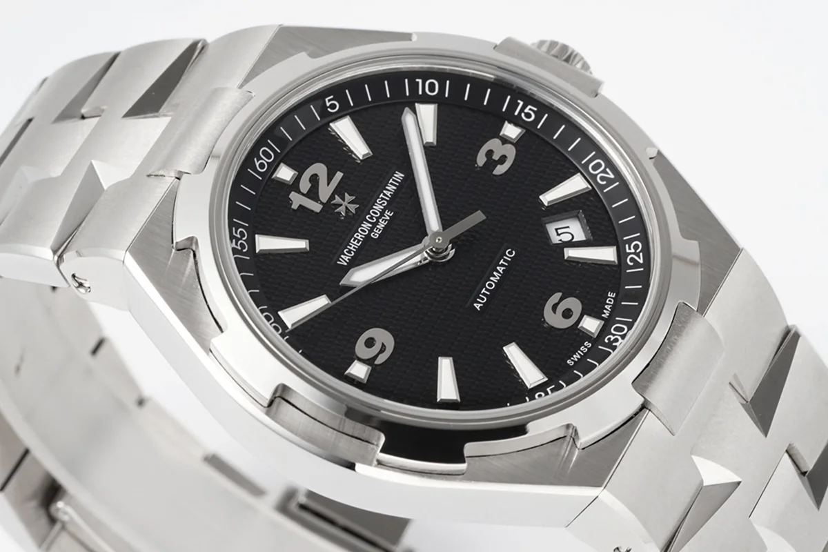 Overseas Automatic 47040 Black Dial in Steel