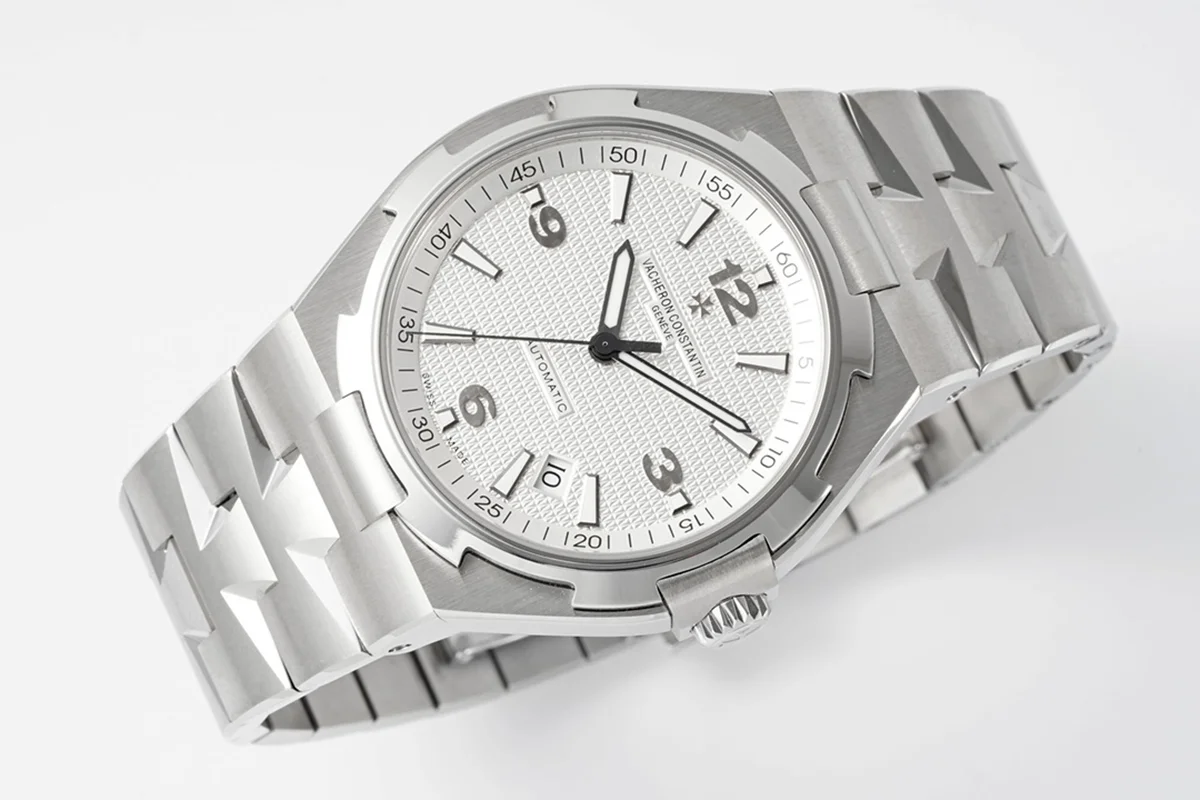 Overseas Automatic 47040 White Dial in Steel