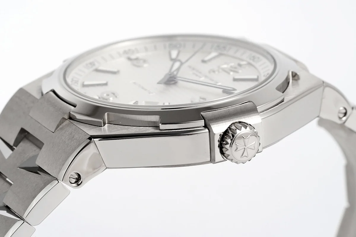 Overseas Automatic 47040 White Dial in Steel