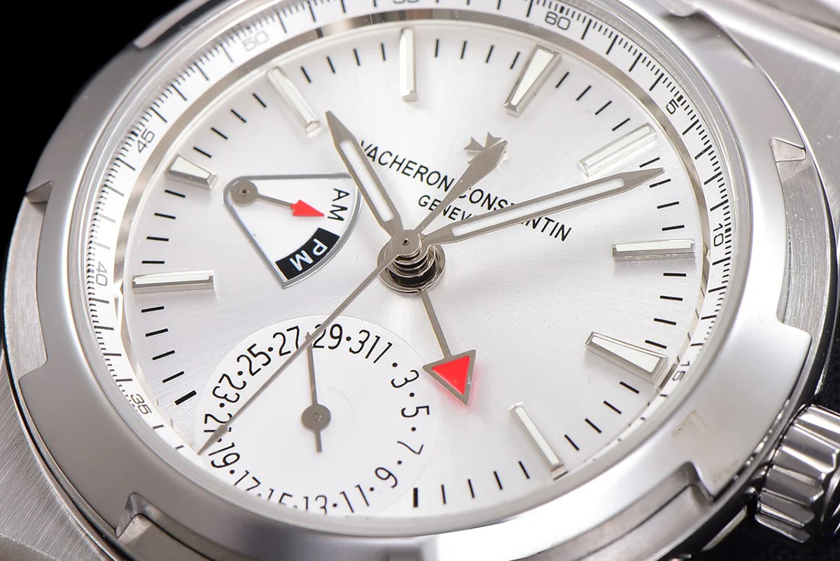 Overseas Dual Time White Dial in Steel Ref. 7900V/110A-B333