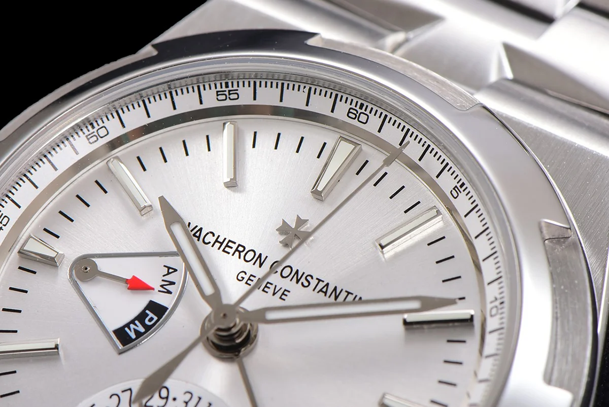 Overseas Dual Time White Dial in Steel Ref. 7900V/110A-B333