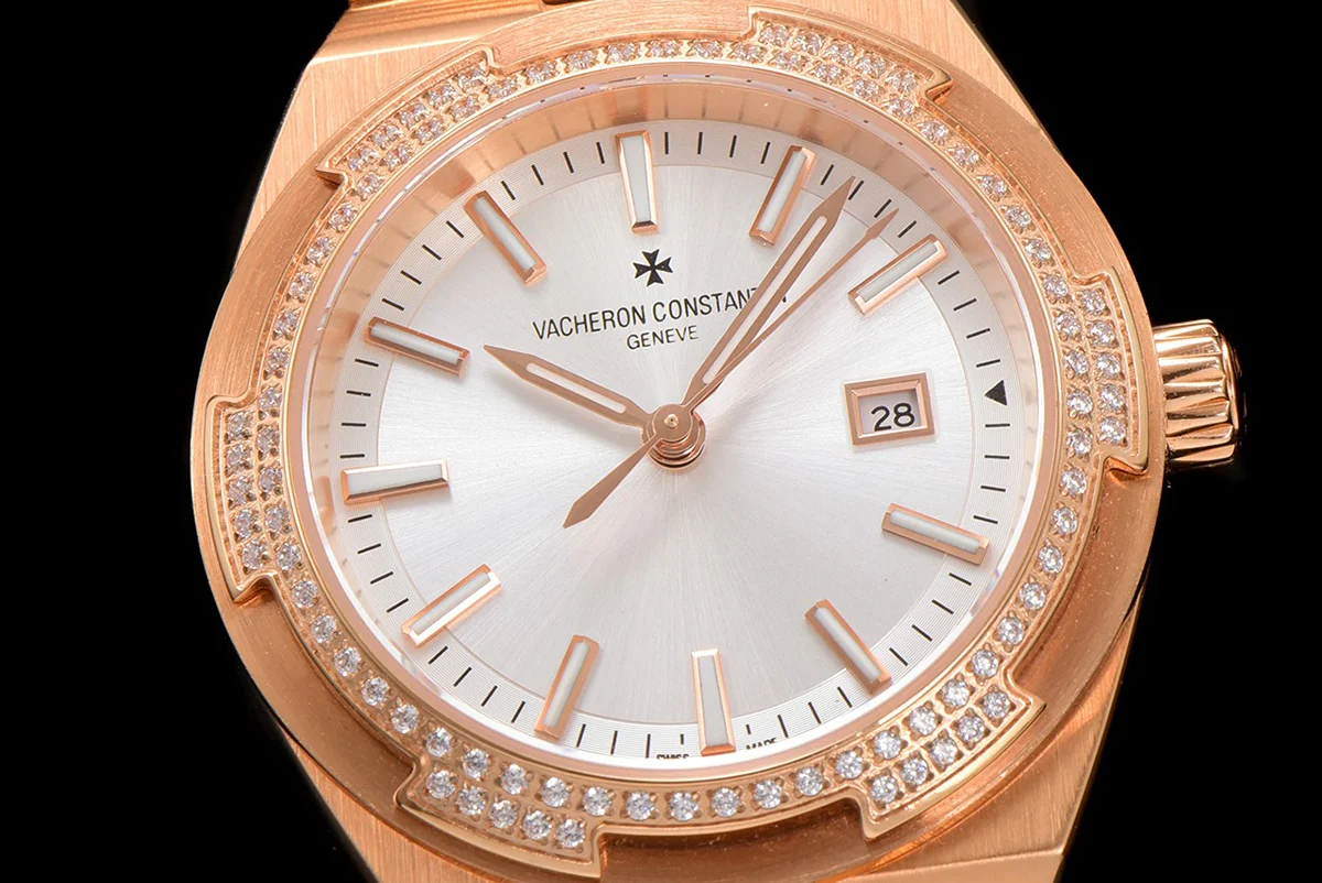 Overseas White Dial Ref. 4205 35mm in Rose Gold
