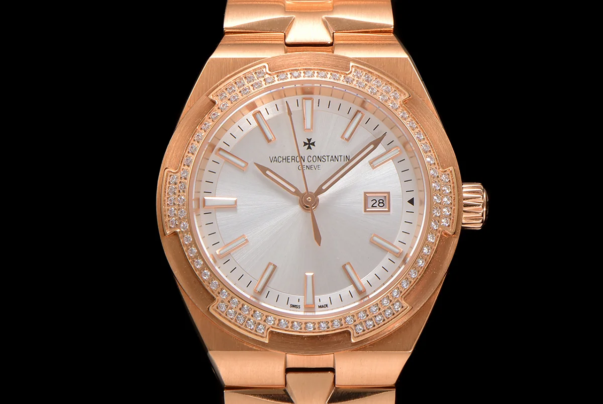 Overseas White Dial Ref. 4205 35mm in Rose Gold