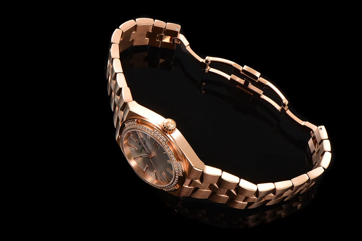 Overseas White Dial Ref. 4205 35mm in Rose Gold