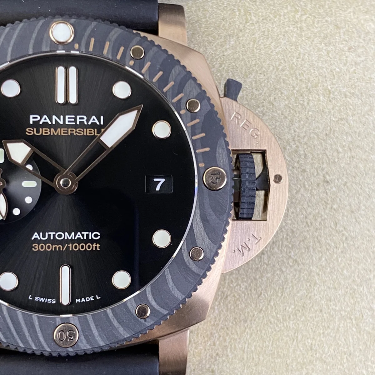 PAM1070 Submersible QuarantaQuattro Goldtech™ OroCarbo 44mm