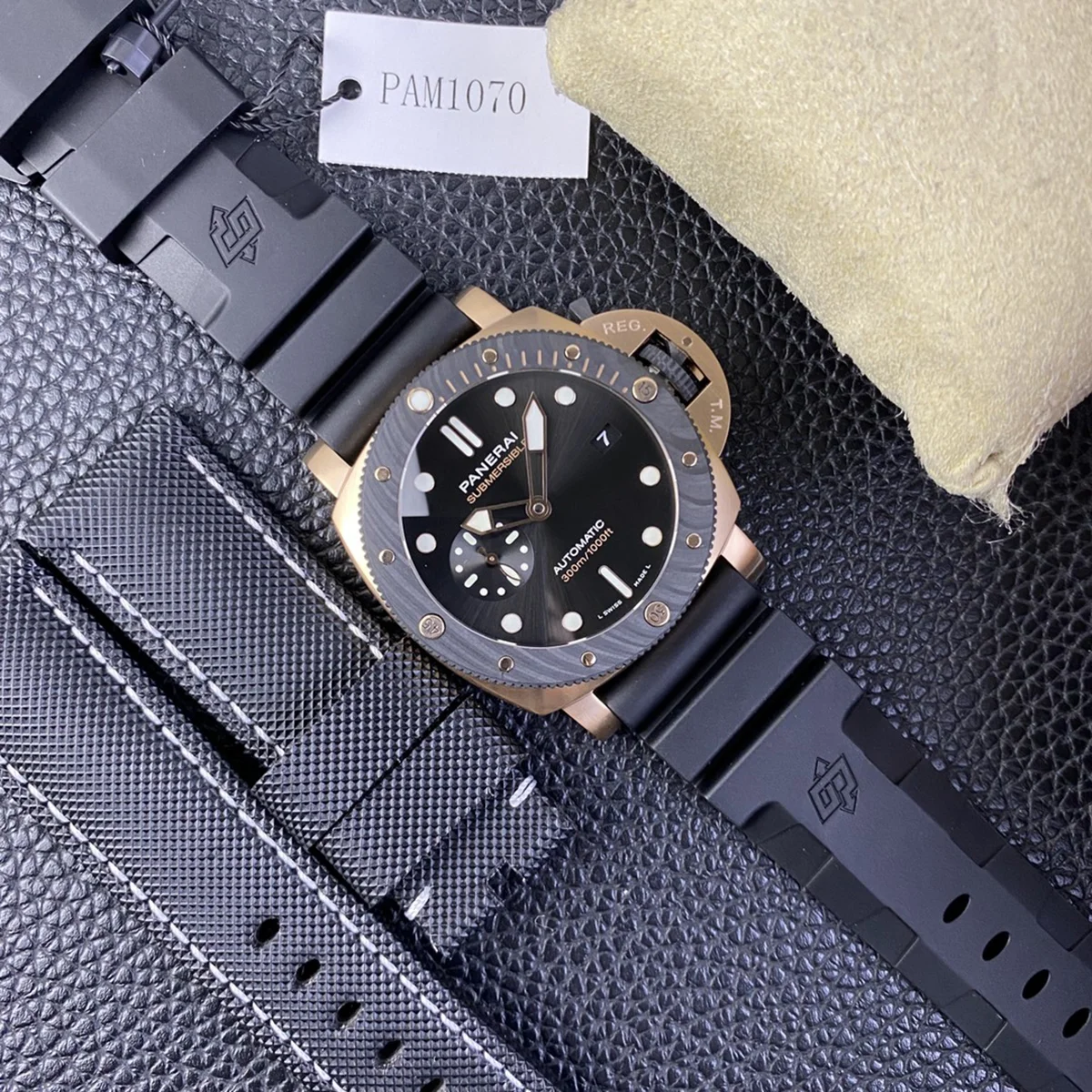 PAM1070 Submersible QuarantaQuattro Goldtech™ OroCarbo 44mm