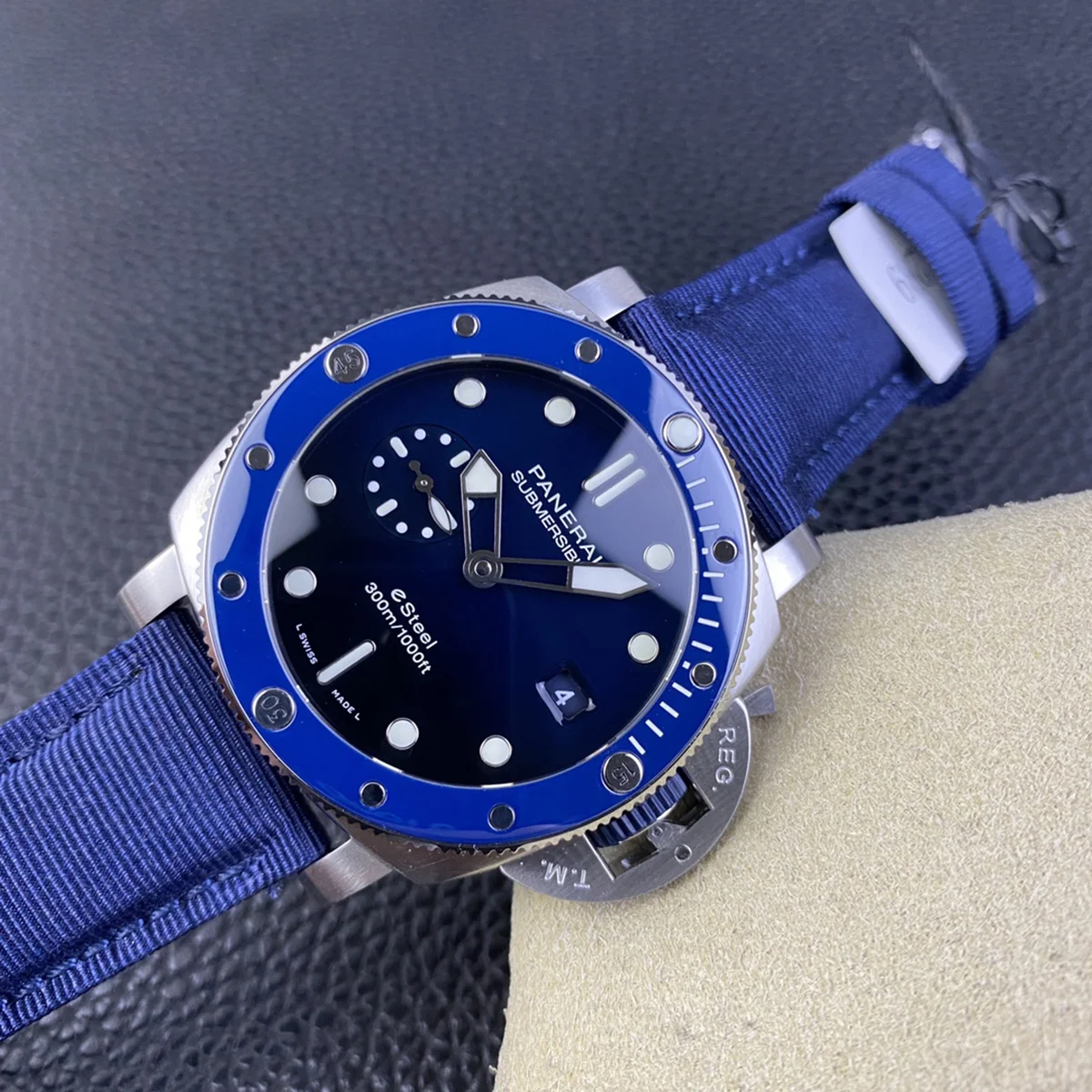 PAM1289 Submersible QuarantaQuattro Esteel™ Blue Profondo 44mm