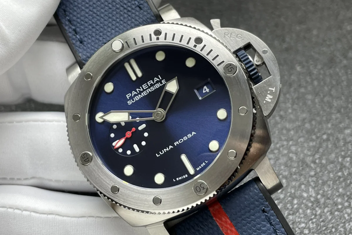 PAM1391 Luminor Submersible Quarantaquattro Luna Rossa 44mm