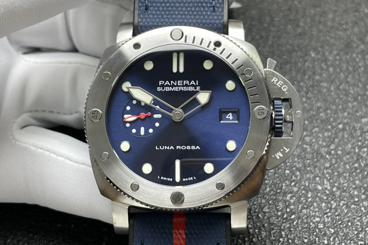 PAM1391 Luminor Submersible Quarantaquattro Luna Rossa 44mm
