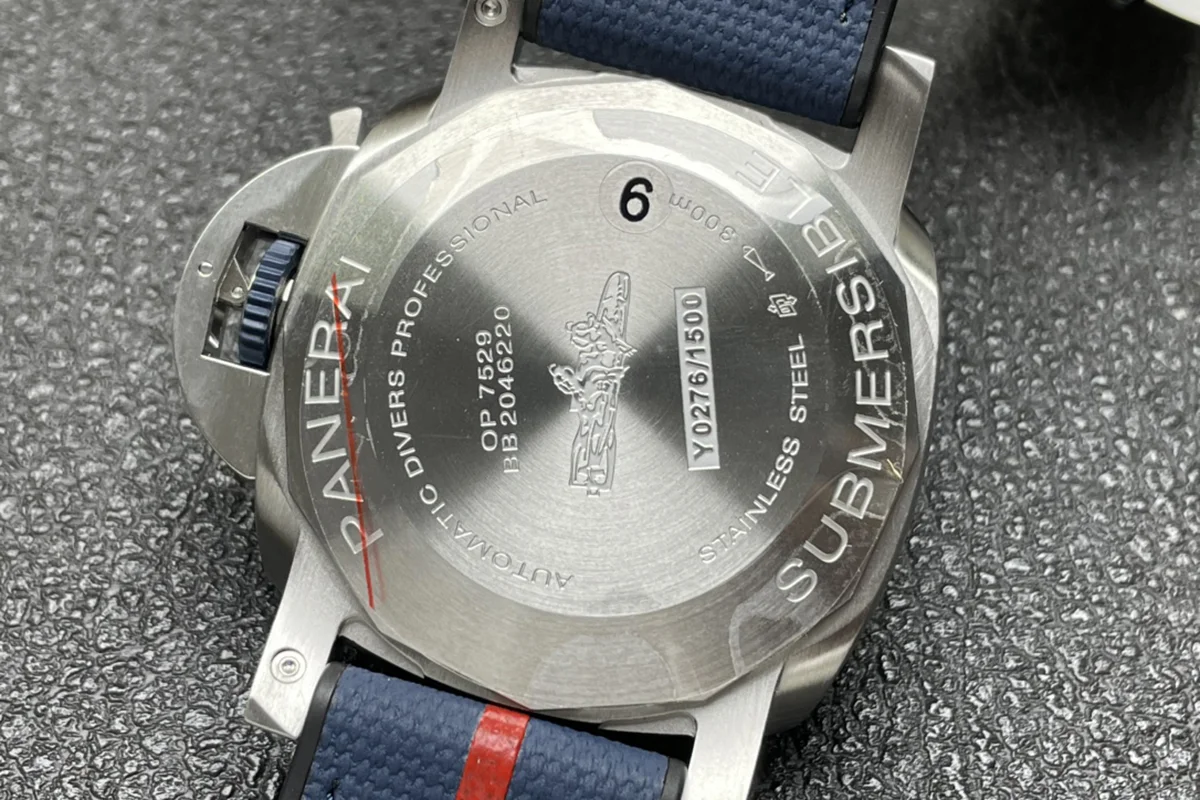 PAM1391 Luminor Submersible Quarantaquattro Luna Rossa 44mm