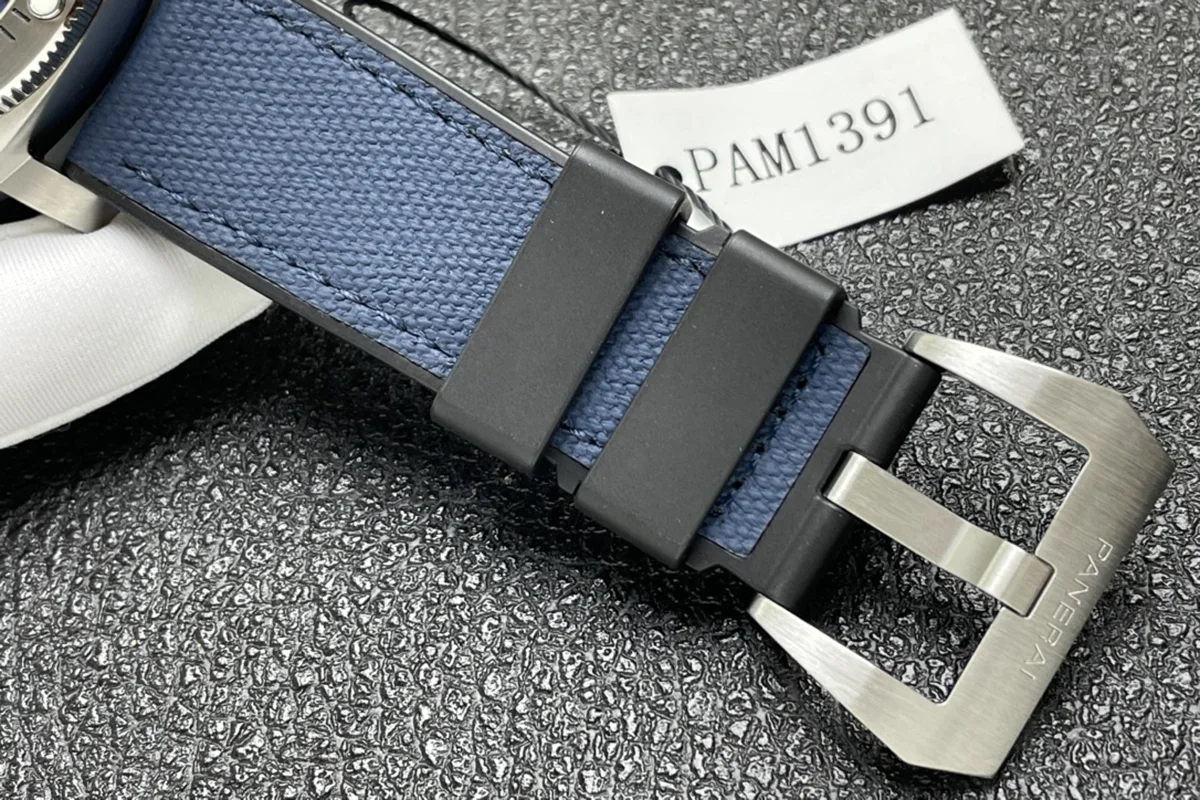 PAM1391 Luminor Submersible Quarantaquattro Luna Rossa 44mm