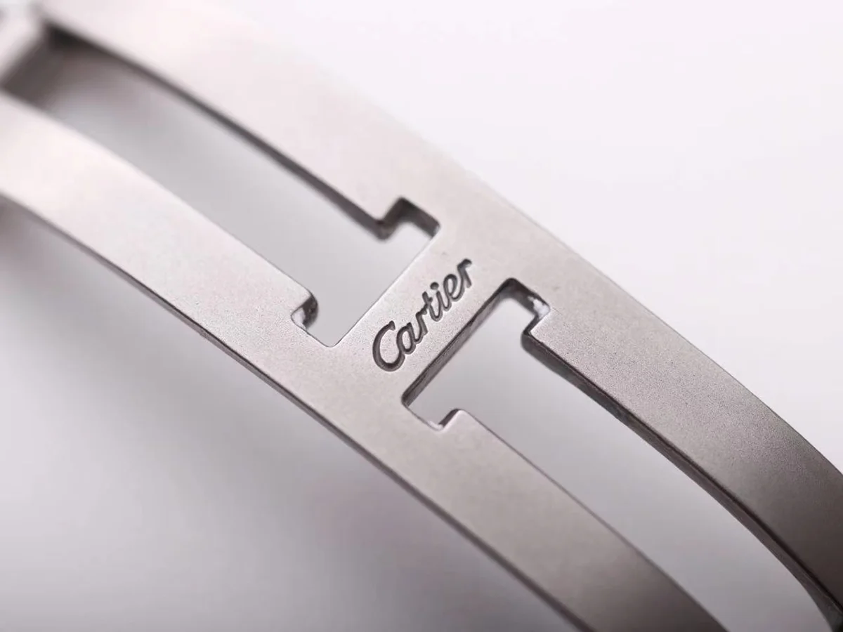 Pasha de Cartier White Dial with Diamond Markers 35mm in Bracelet