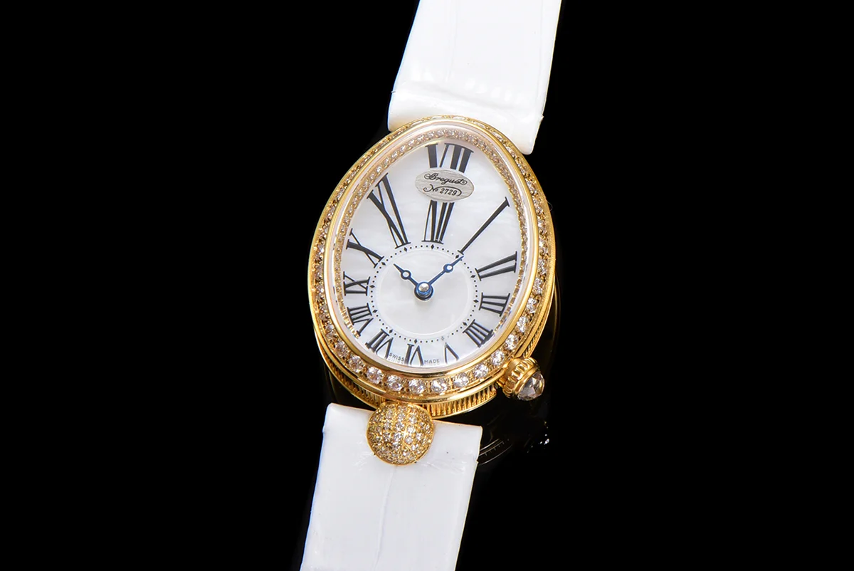Reine de Naples in Yellow Gold 8928BA White Leather Strap