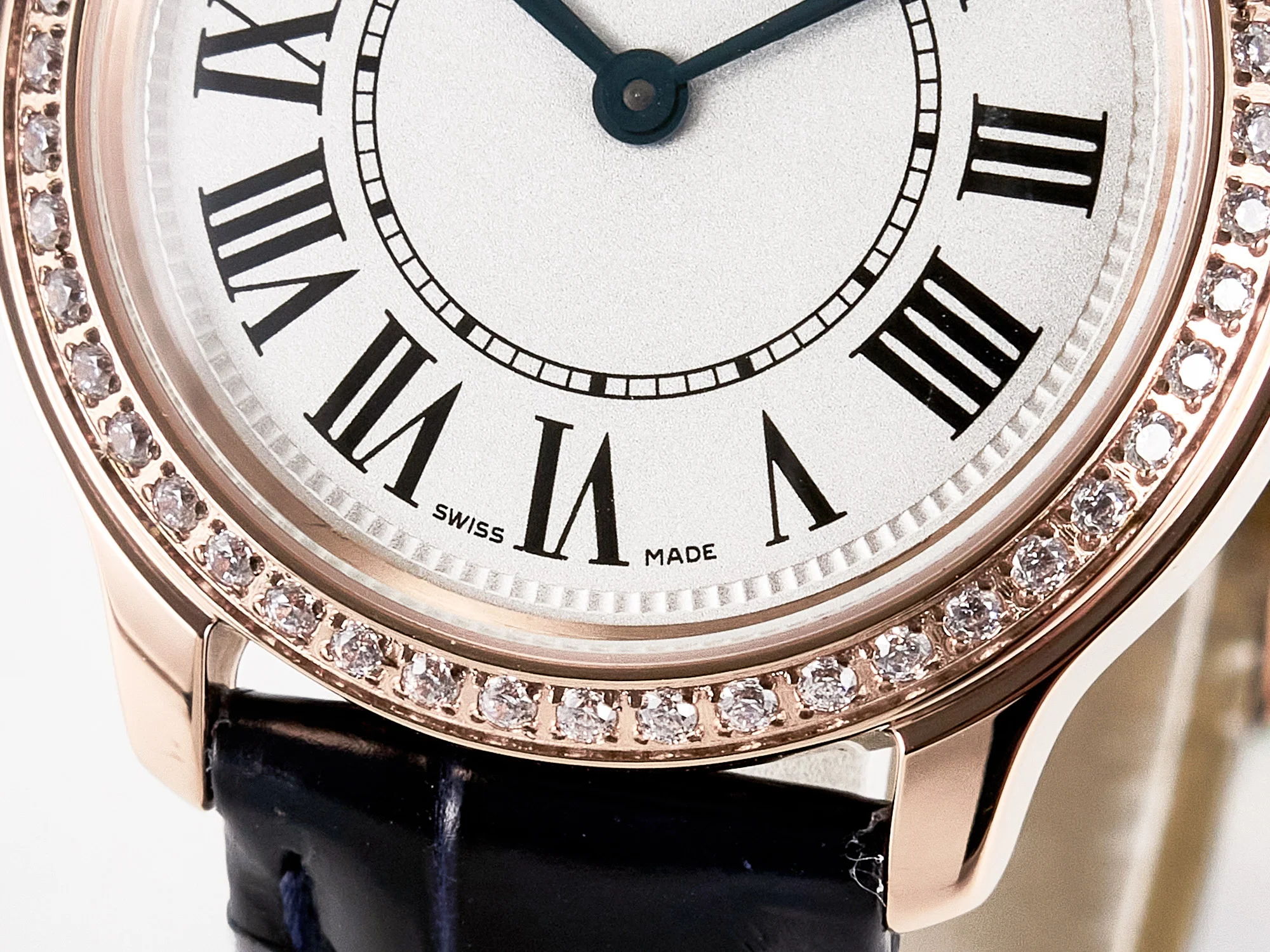 Ronde Louis Cartier 29mm RG DRF 1:1 Best Edition Sandblasted Beige Dial Diamonds Bezel on Blue Leather Strap Ronda Quartz