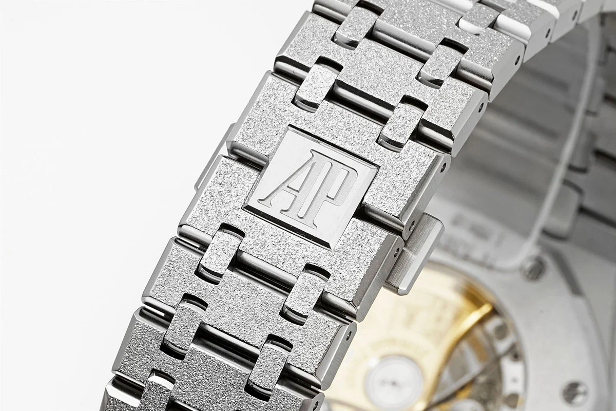 Royal Oak 15450ST 37mm Black Dial in Frosted Gold