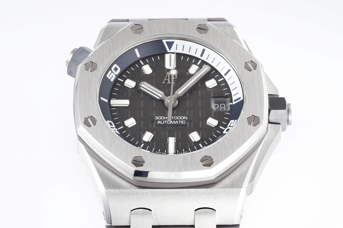 Royal Oak Offshore Diver Steel Grey Dial Ref. 15720ST.OO.A009CA.01