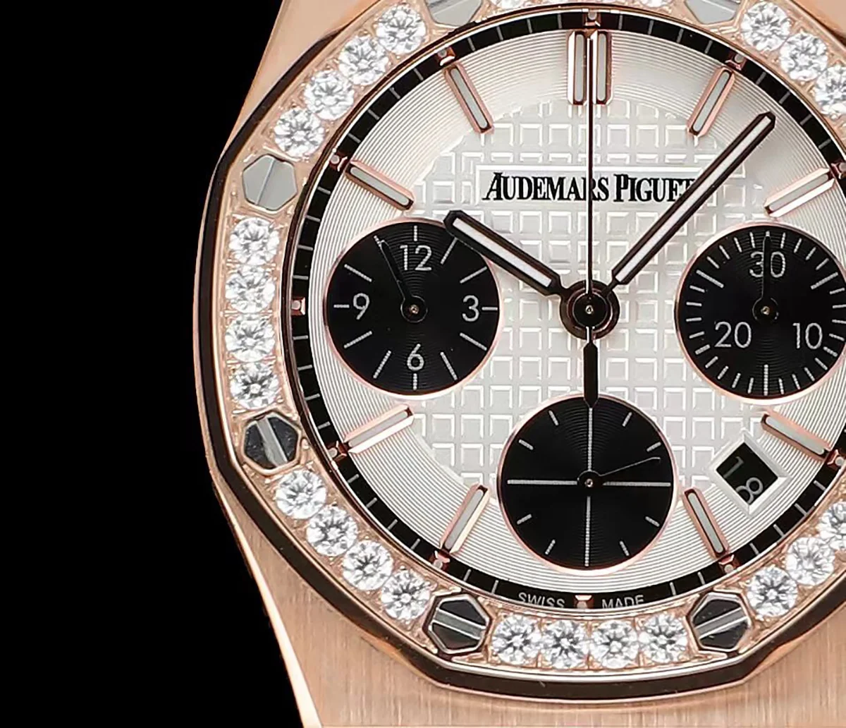 Royal Oak Offshore Selfwinding Chronograph 37mm White/Black Dial in Rose Gold
