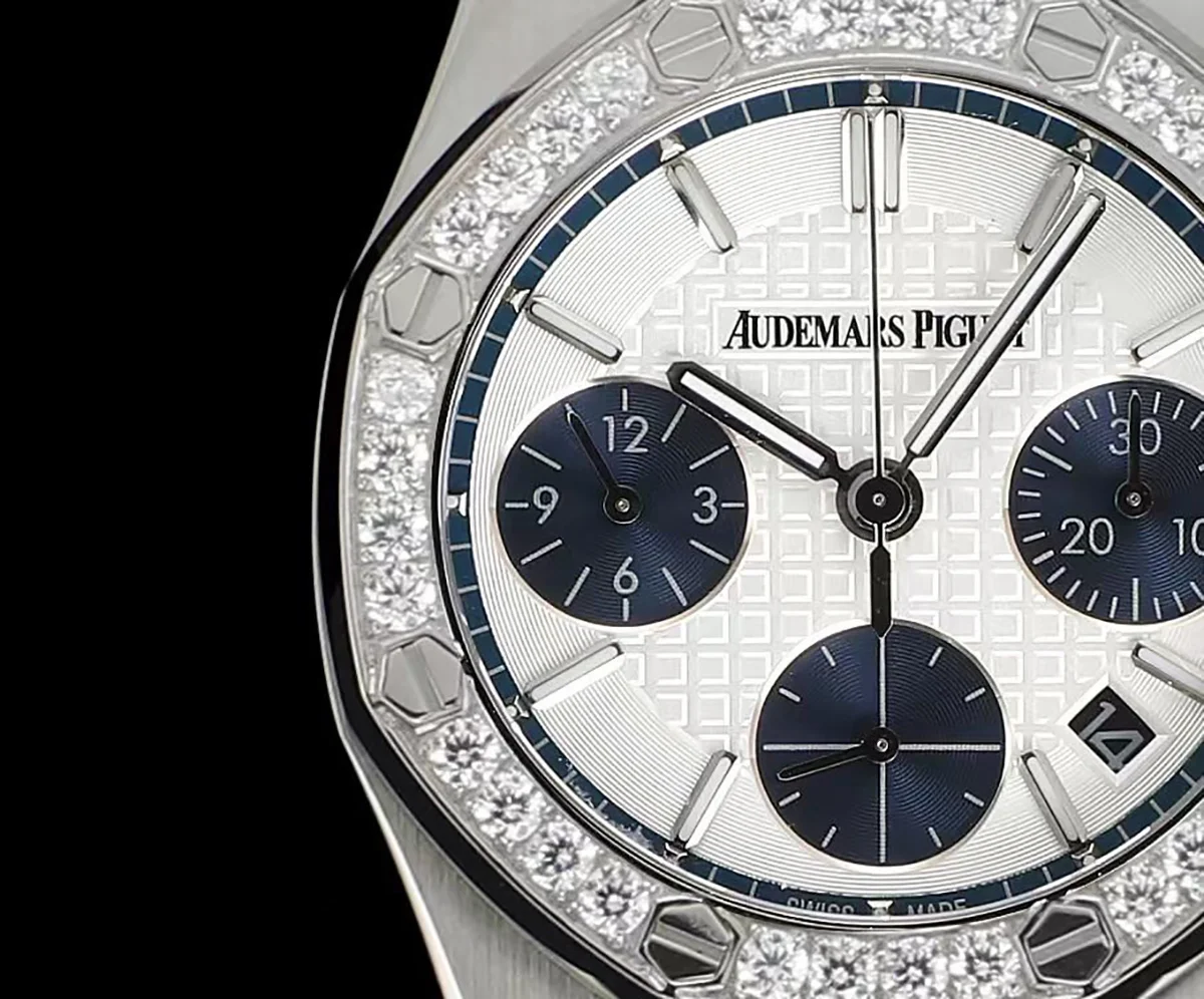 Royal Oak Offshore Selfwinding Chronograph 37mm White Dial in Steel Ref. 26231ST.ZZ.D010CA.01