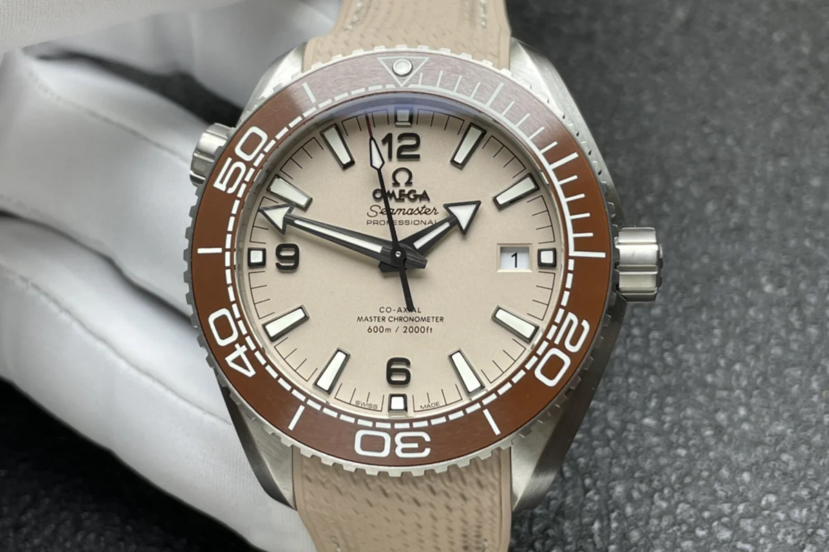Seamaster Planet Ocean 600M 43.5mm Steel Beige Dial on Rubber Strap