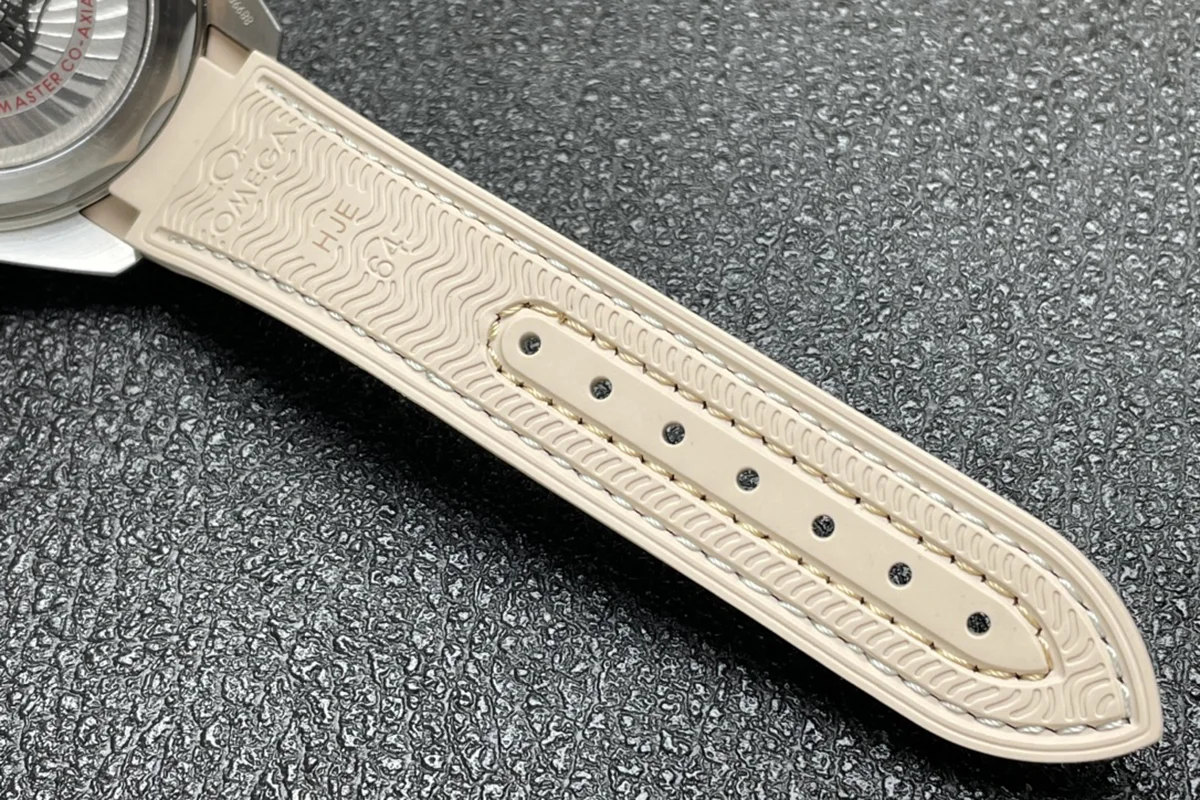 Seamaster Planet Ocean 600M 43.5mm Steel Beige Dial on Rubber Strap