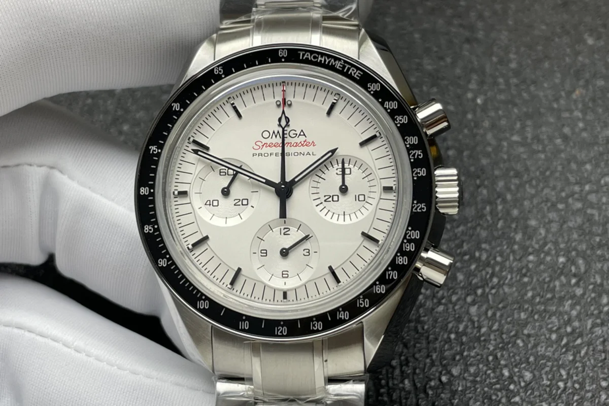 Speedmaster Moonwatch Professional White Dial in Steel