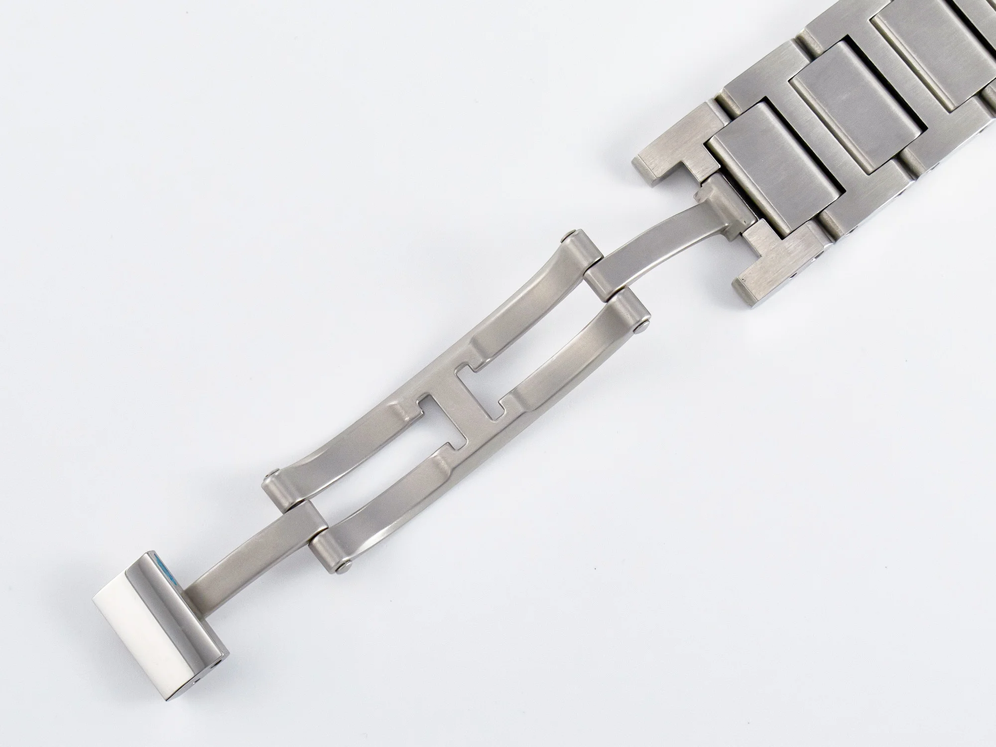 Tank Must SS 33.7mm DRF 1:1 Best Edition White Dial on SS Bracelet Jap Quartz